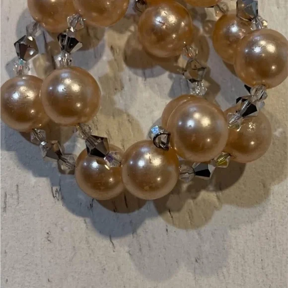 Elegant 4-Piece Boutique Pearl Style Jewelry 3-Necklaces along with 1- Bracelet - Picture 9 of 11